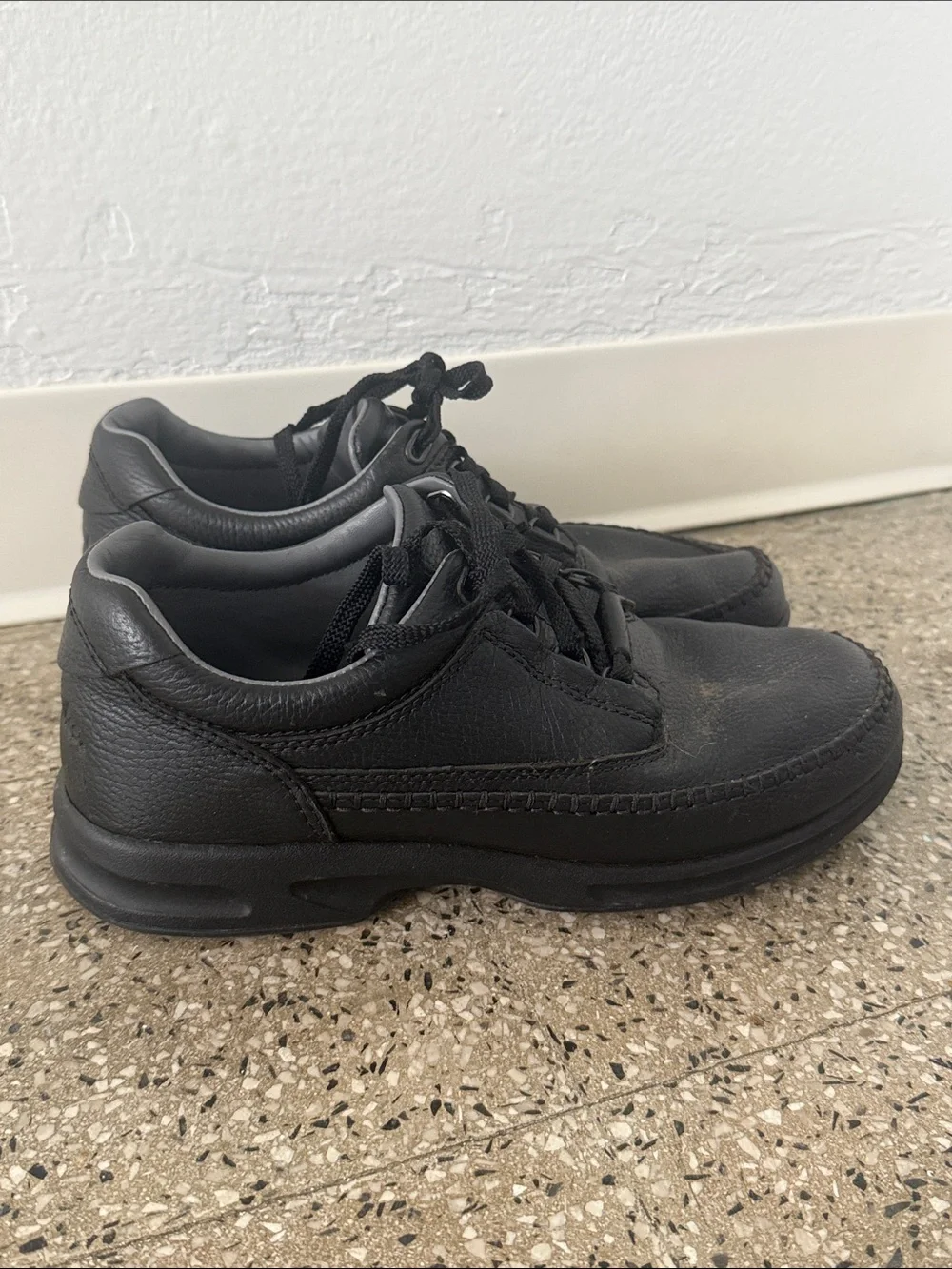 Clarks Men's Black Leather Lace-Up Sneakers